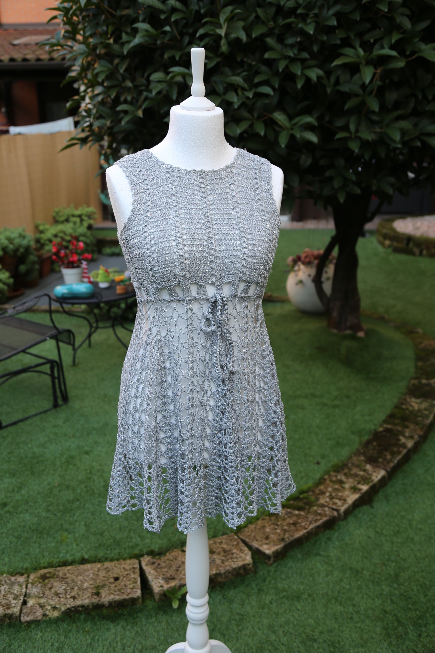 vestito donna estivo smanicato completamente realizzato a mano