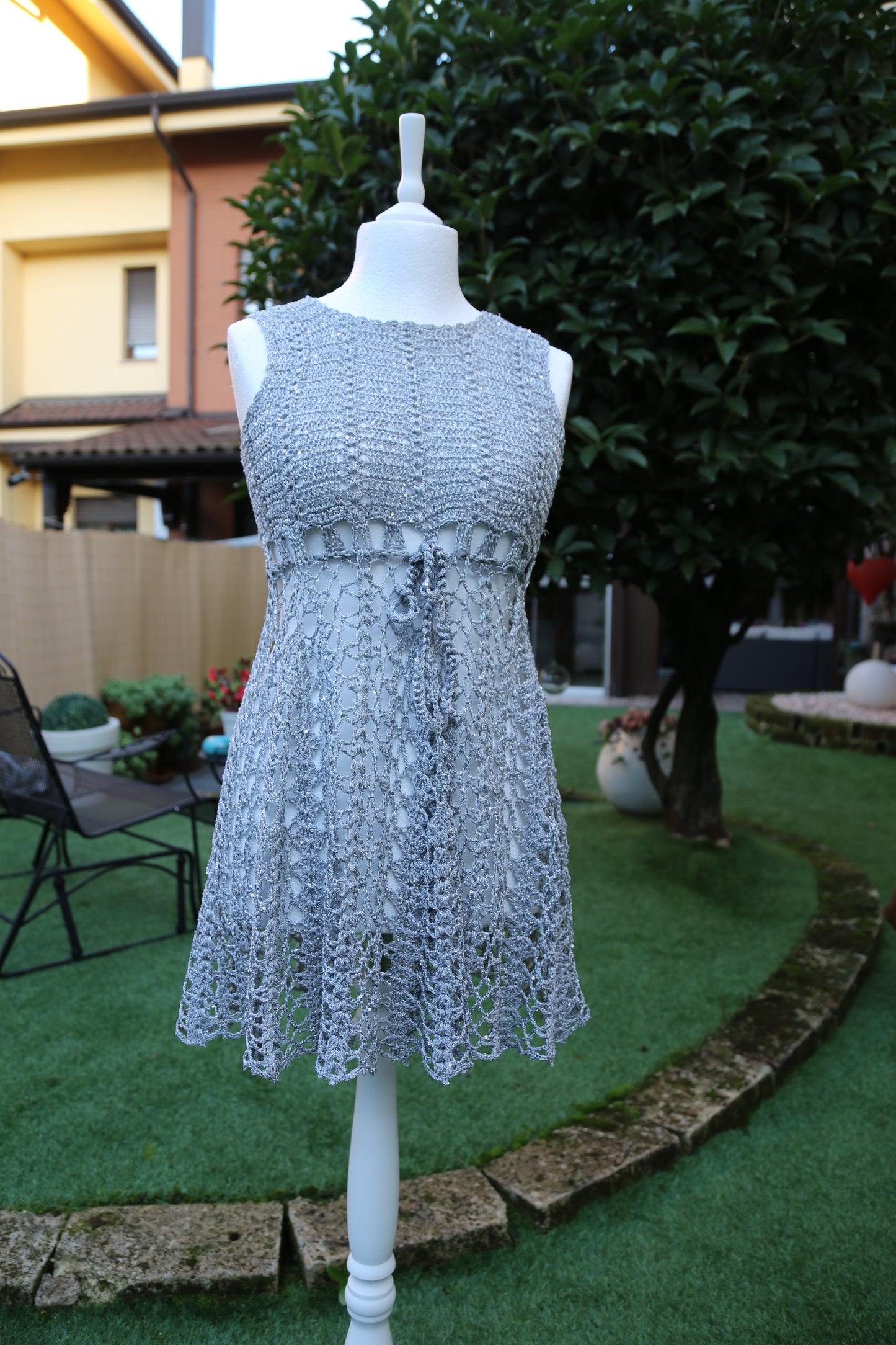 vestito donna estivo smanicato completamente realizzato a mano