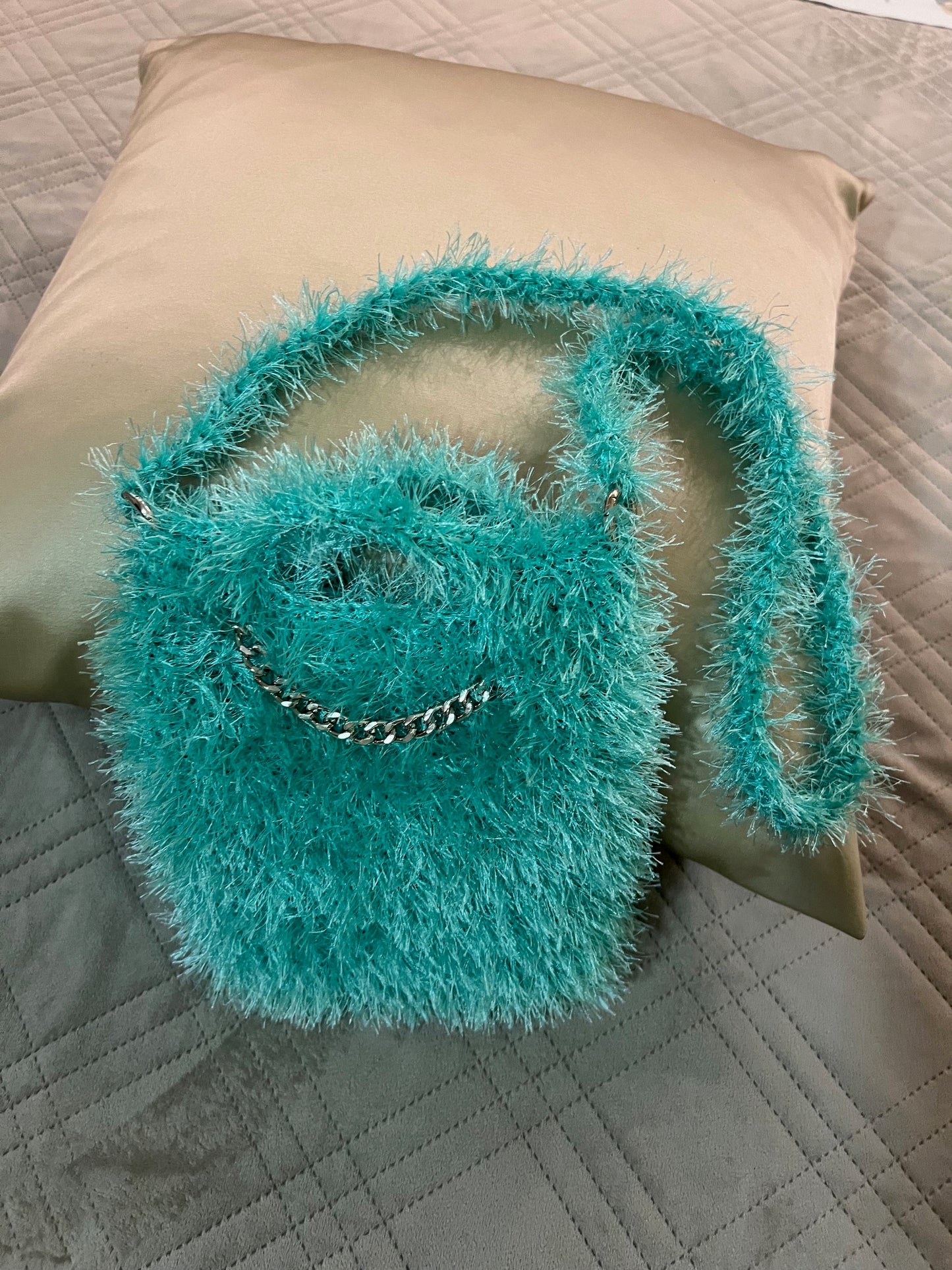Borsa Peluche completamente realizzata a mano
