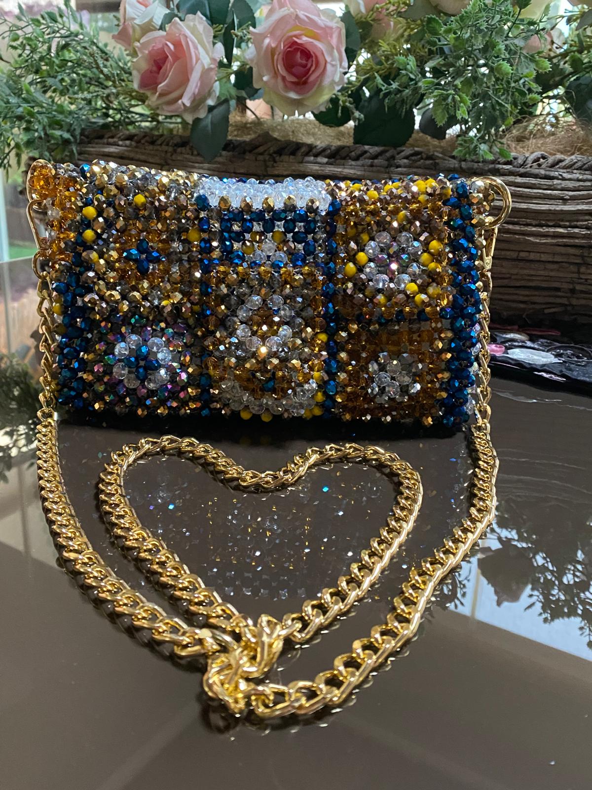 Borsa con perline multicolor fatta completamente a mano