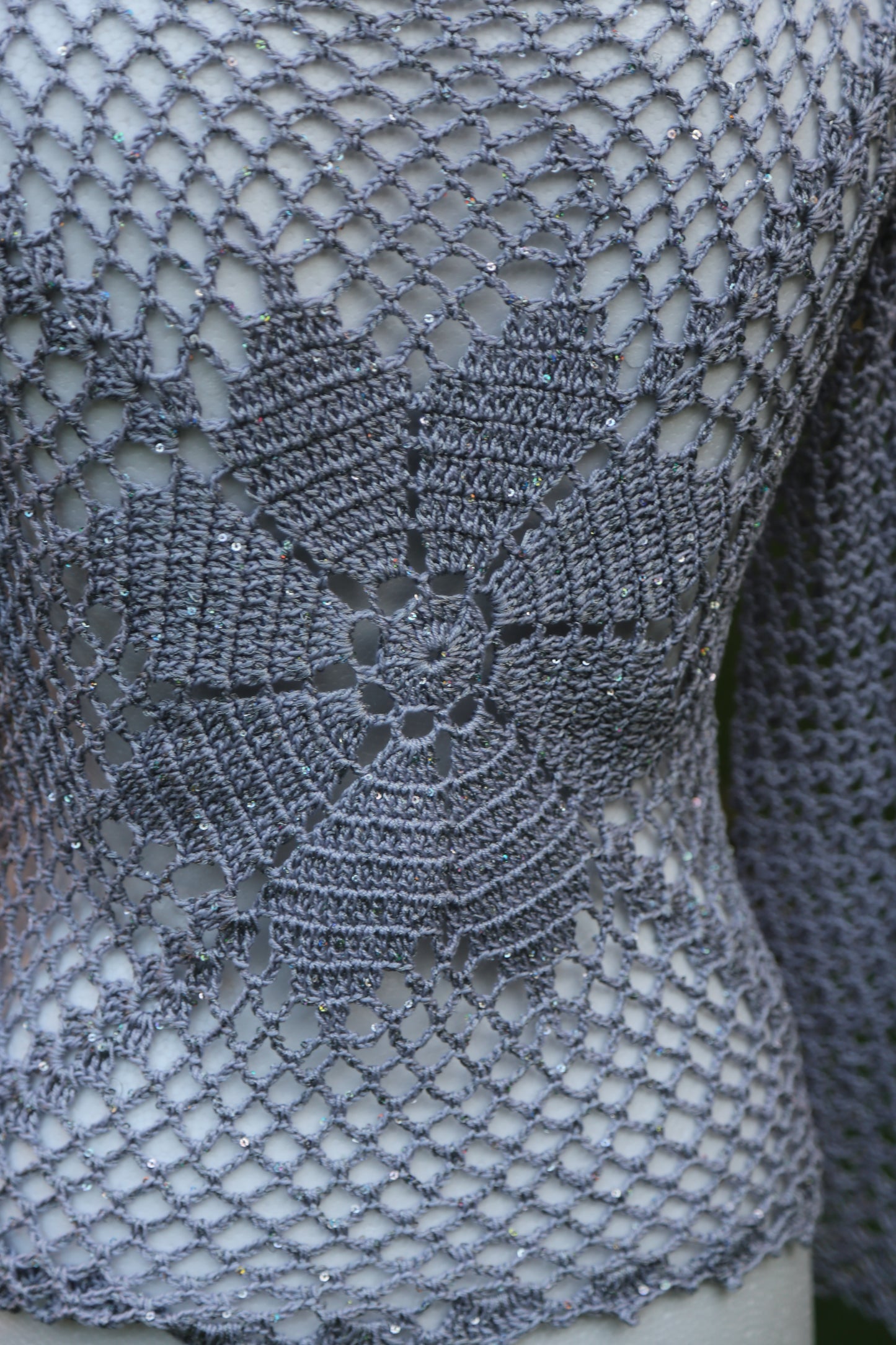 Maglia a maniche lunghe primaverile completamente fatta a mano