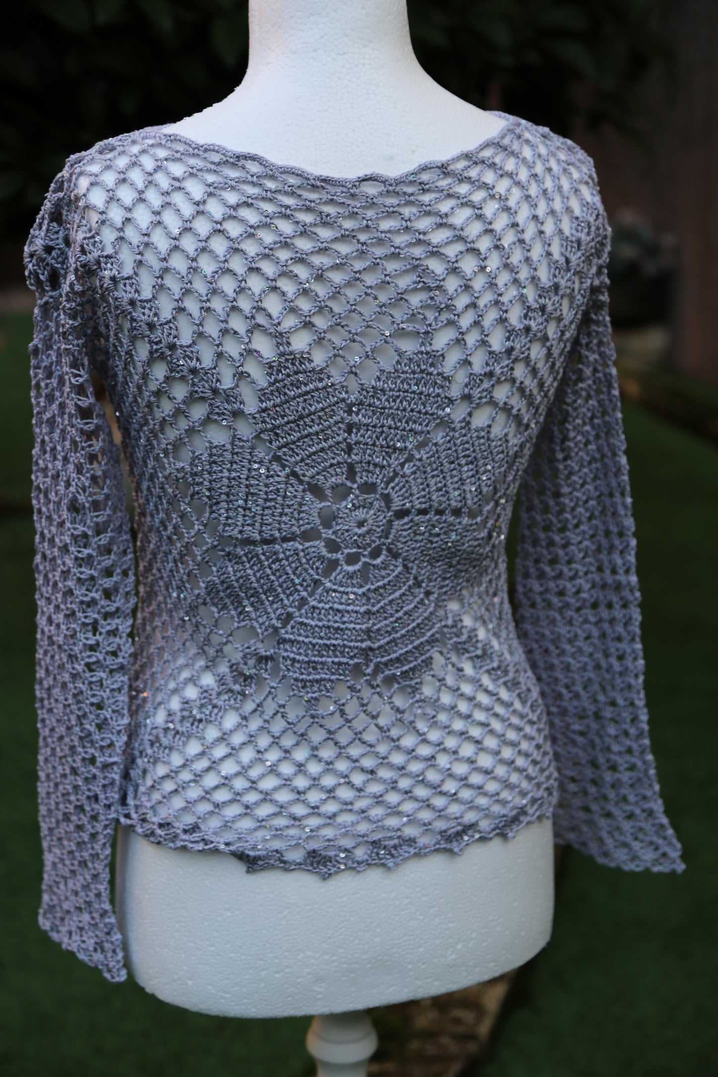 Maglia a maniche lunghe primaverile completamente fatta a mano